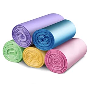 bolsos de basura coloreados del cuarto de baño